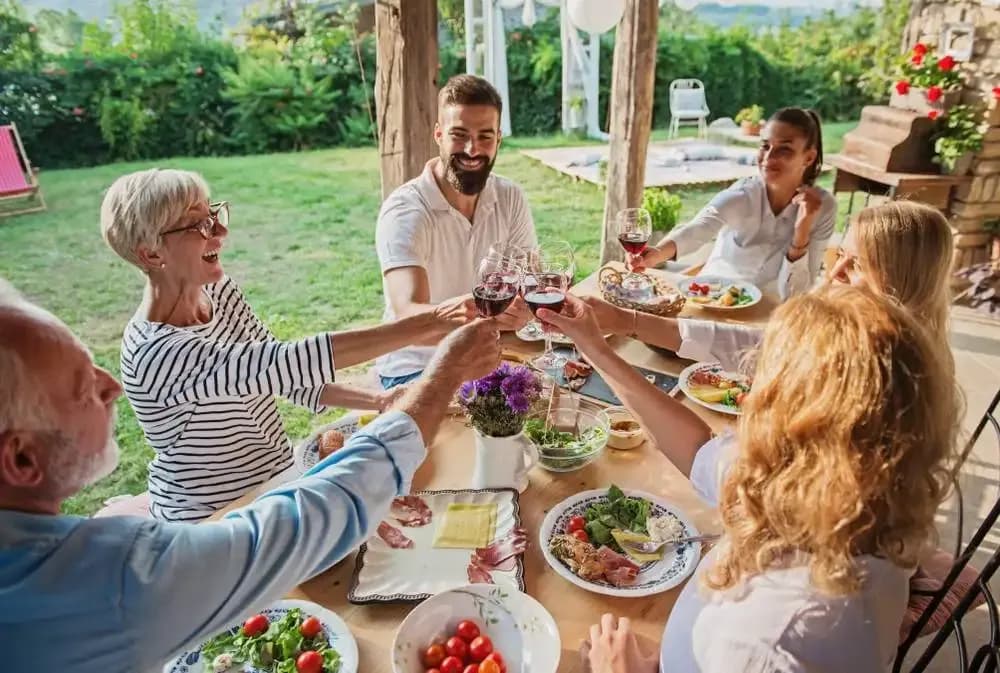 lunch-outdoors-france